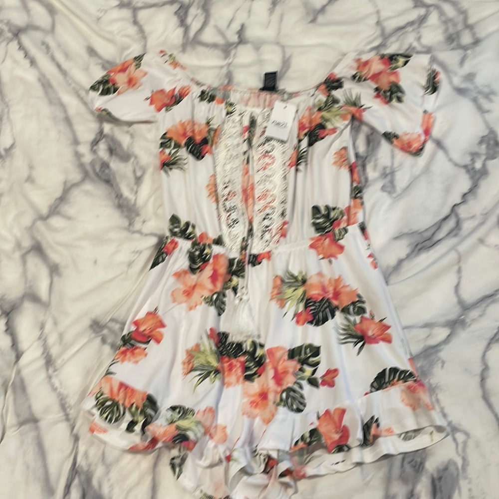 Rue 21 womens flowered romper!